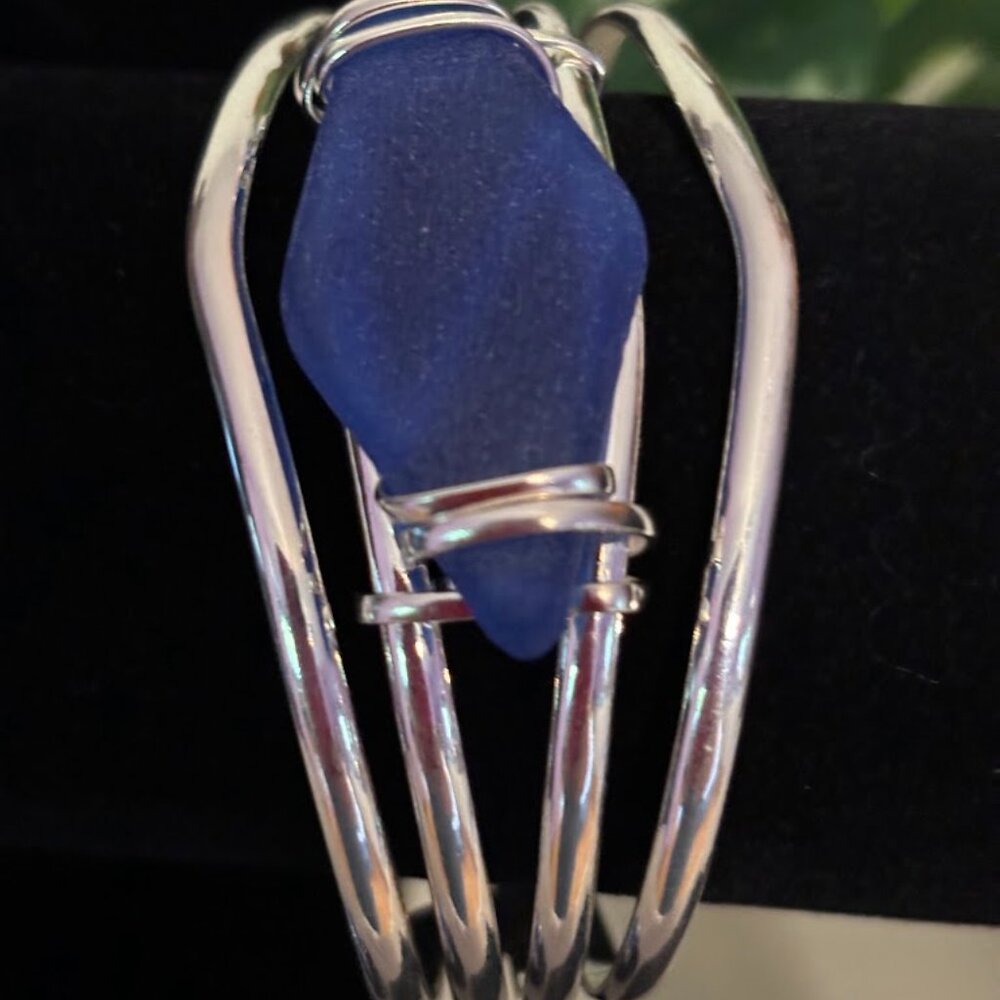 Beautiful Blue Color Cuff Bracelet and Ring (size 10) in Silver Tone - Picture 4 of 14